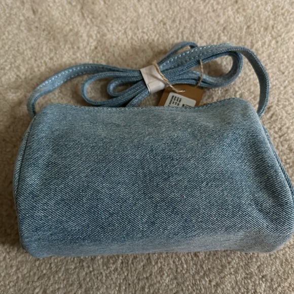 New with tag brandy melville denim chambray CYLINDER PURSE - Picture 4 of 8